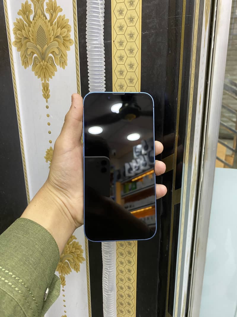 Apple iPhone 13 1