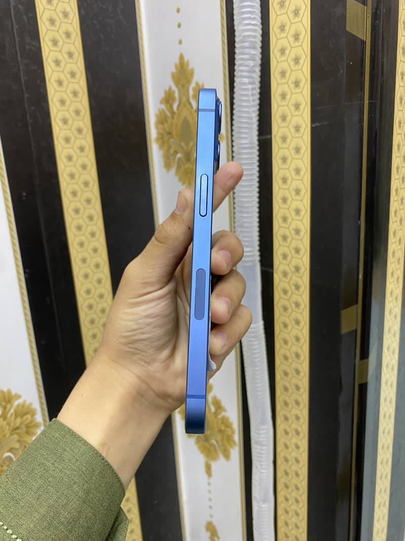 Apple iPhone 13 4