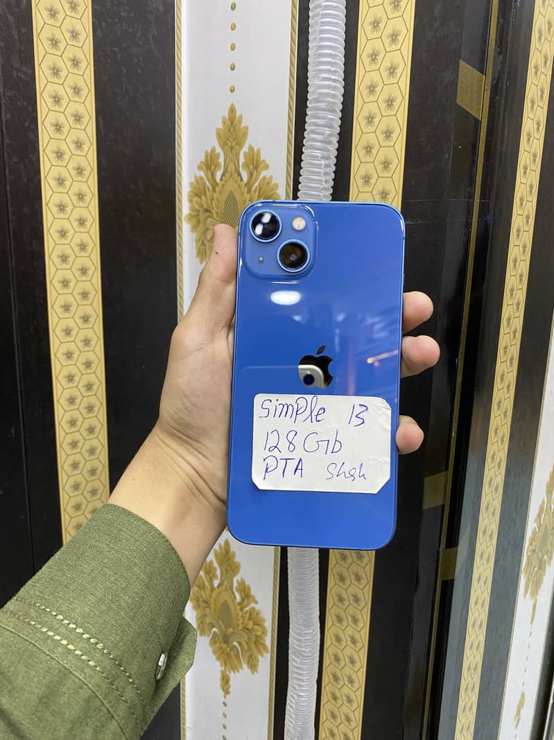 Apple iPhone 13 5