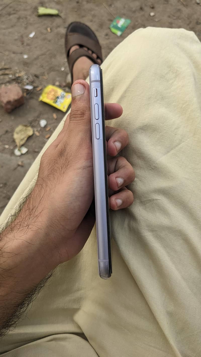 Apple iPhone 11 3