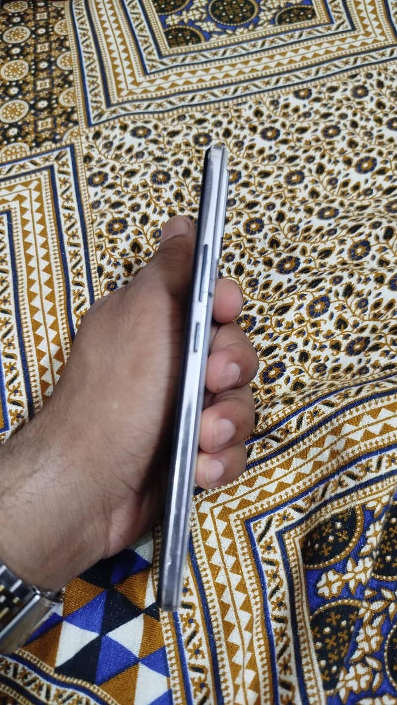 Vivo V21 4