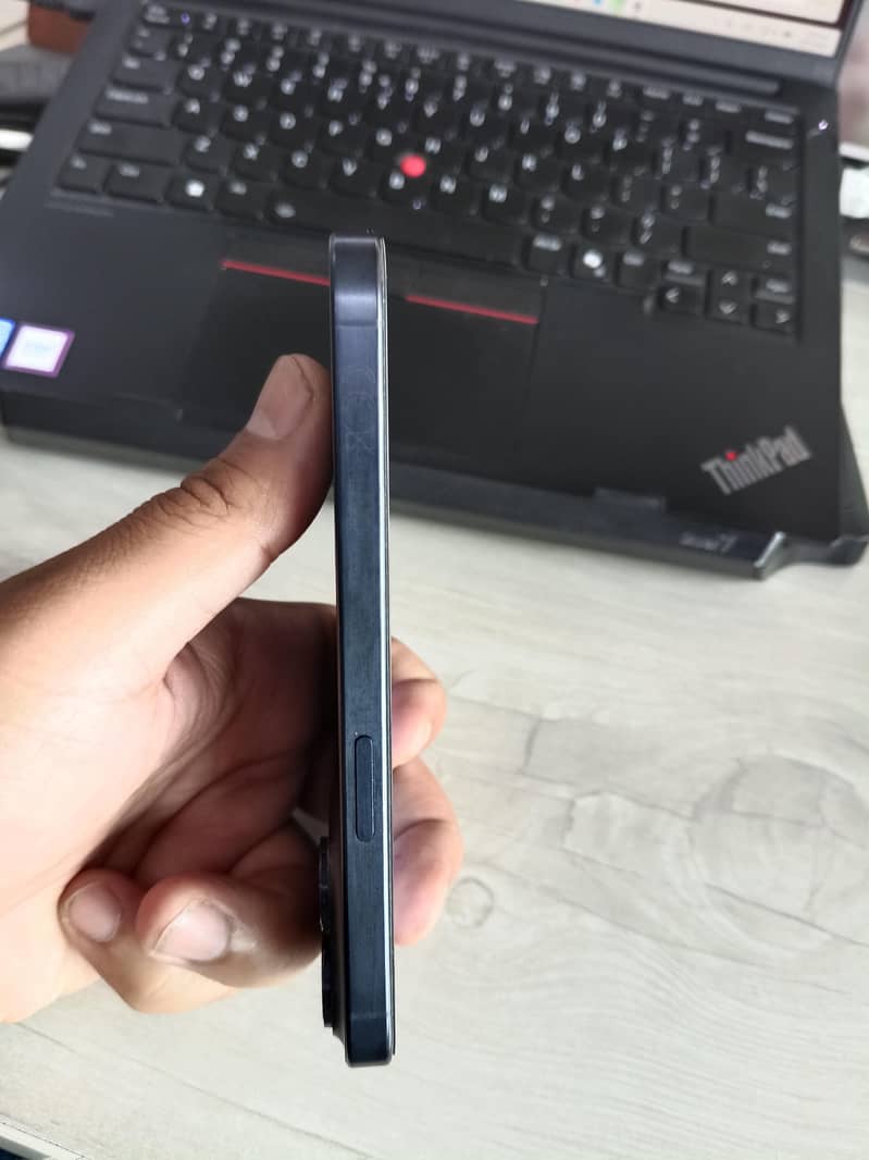 Apple iPhone 15 Pro 4