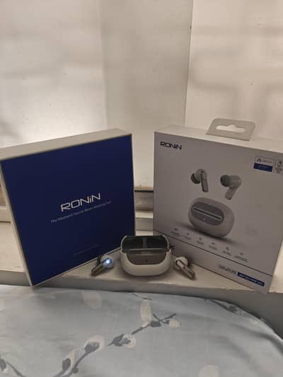 Ronin R-7080 NOX Earbuds | Used Same As New | Complete Box Included