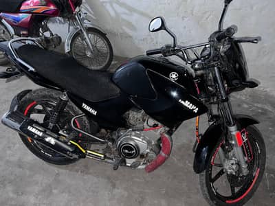 Yamaha YBR125 2015Model Red color