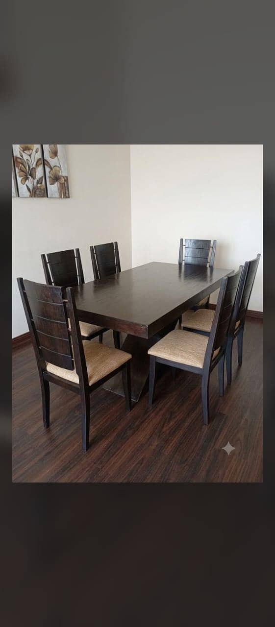 Dining table 0