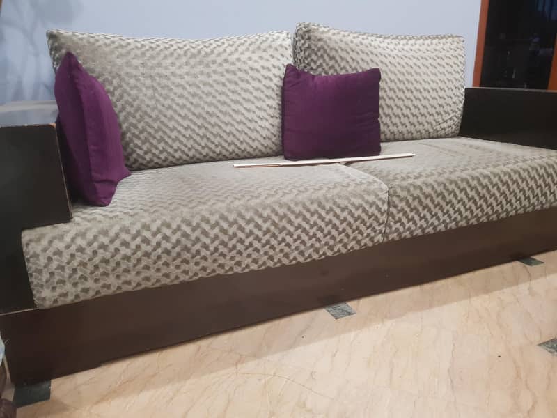 3 seater Sofa solid structure 0