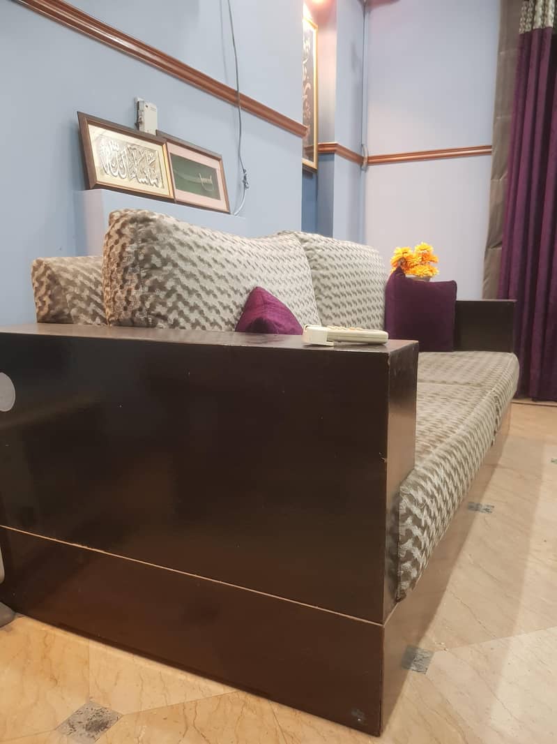 3 seater Sofa solid structure 2
