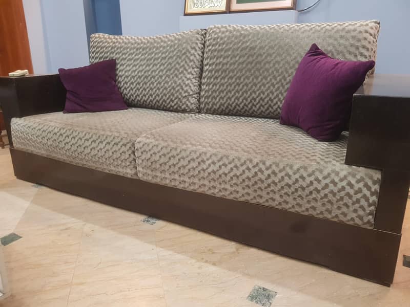 3 seater Sofa solid structure 3