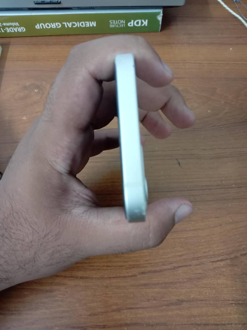 Apple iPhone 12 3