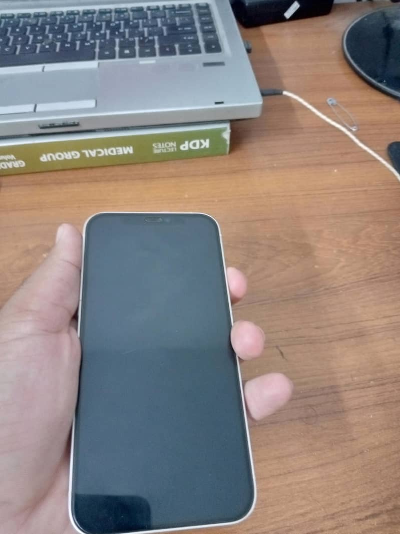 Apple iPhone 12 6