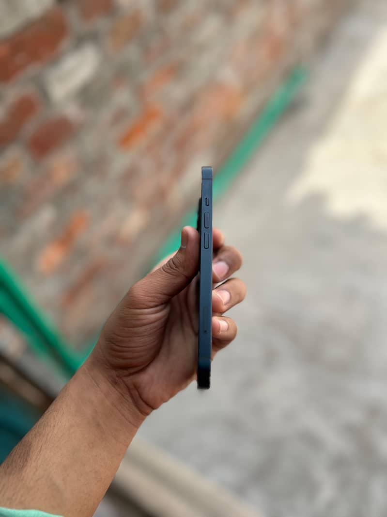 Apple iPhone 13 4