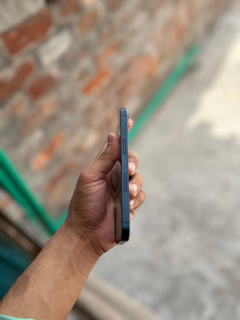 Apple iPhone 13 7