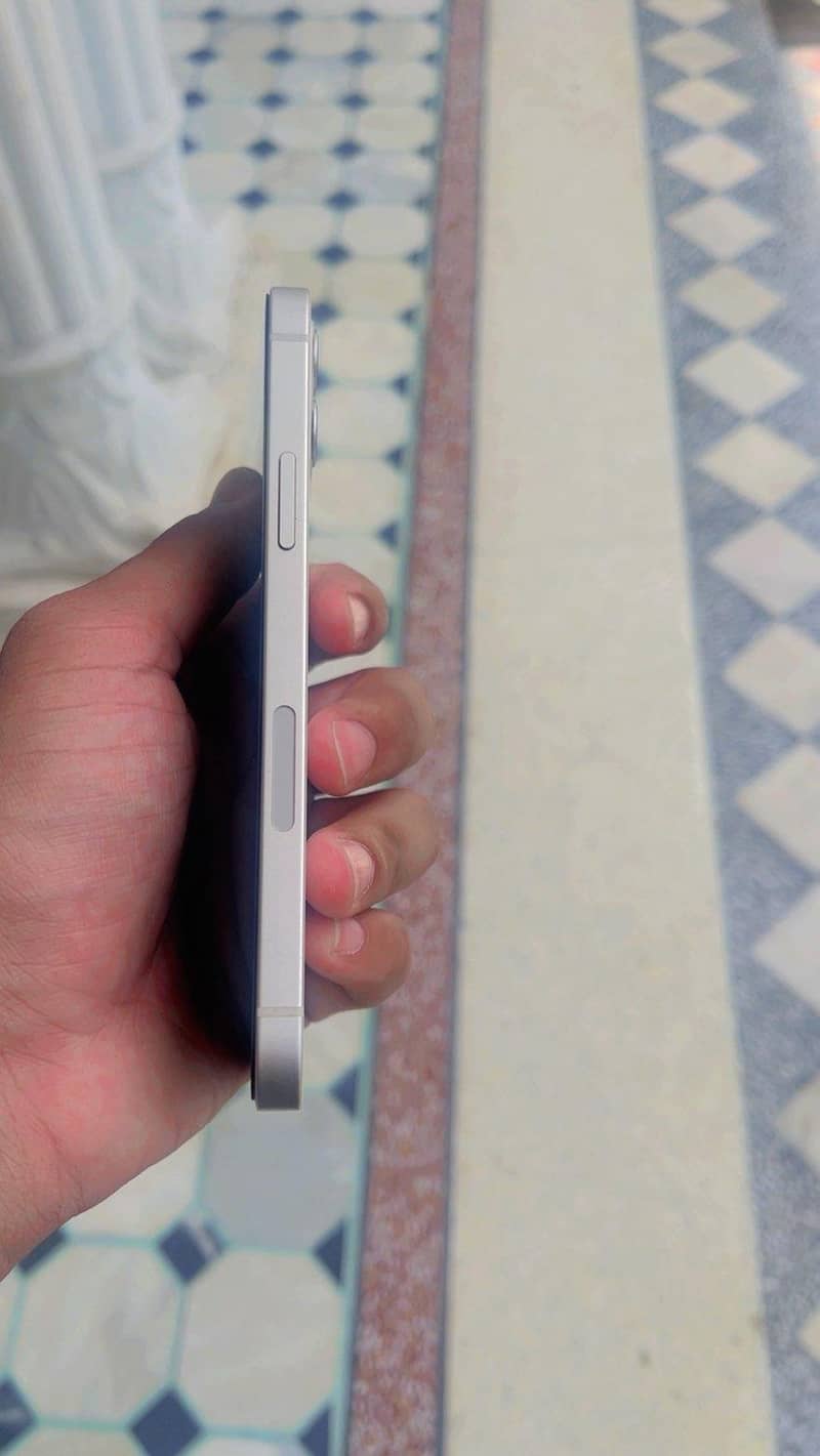 Apple iPhone 12 1