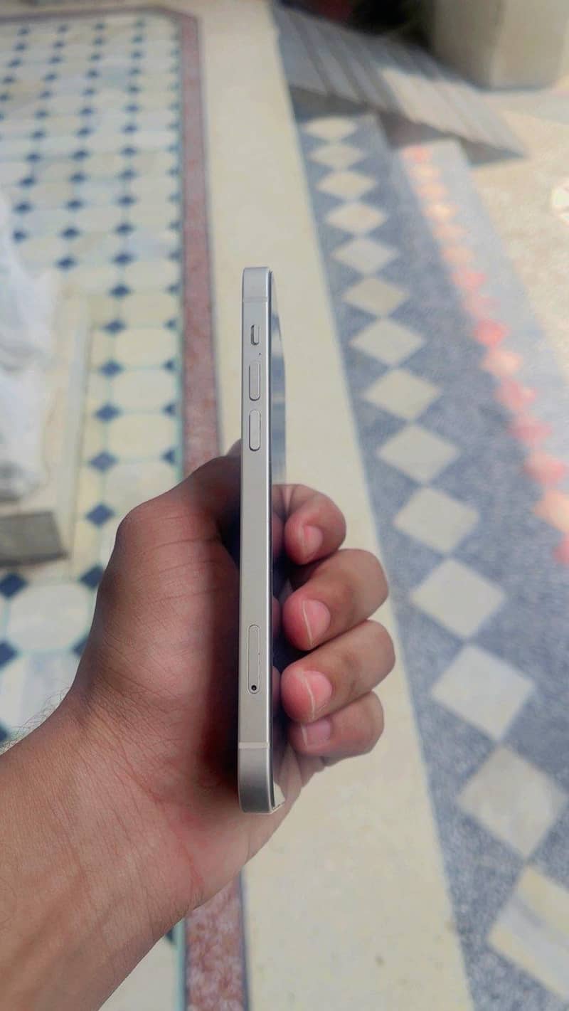 Apple iPhone 12 2