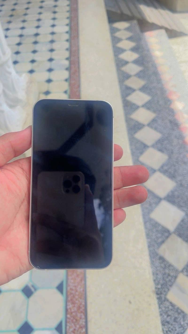 Apple iPhone 12 3