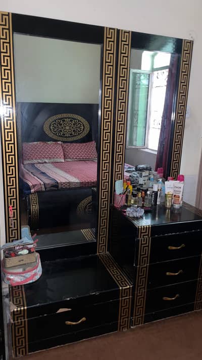 Bed set with dressing
