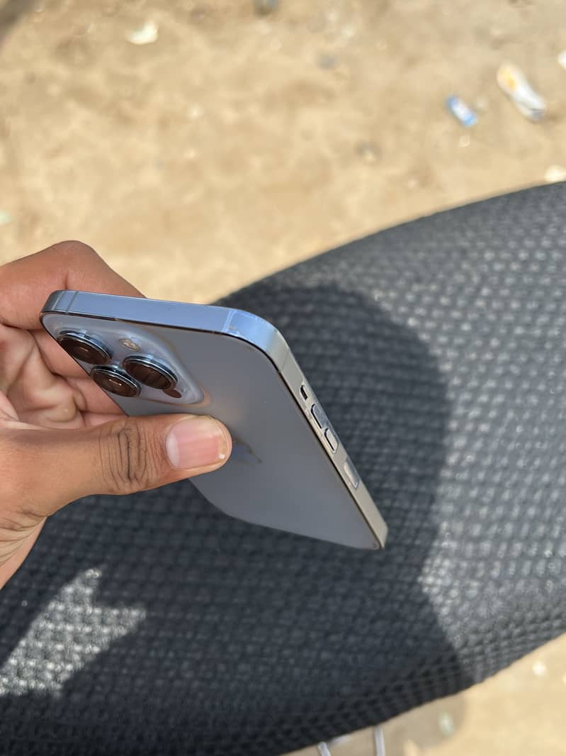 Apple iPhone 13 Pro 2