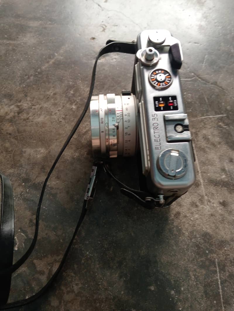 YASHICA CAMERA 4