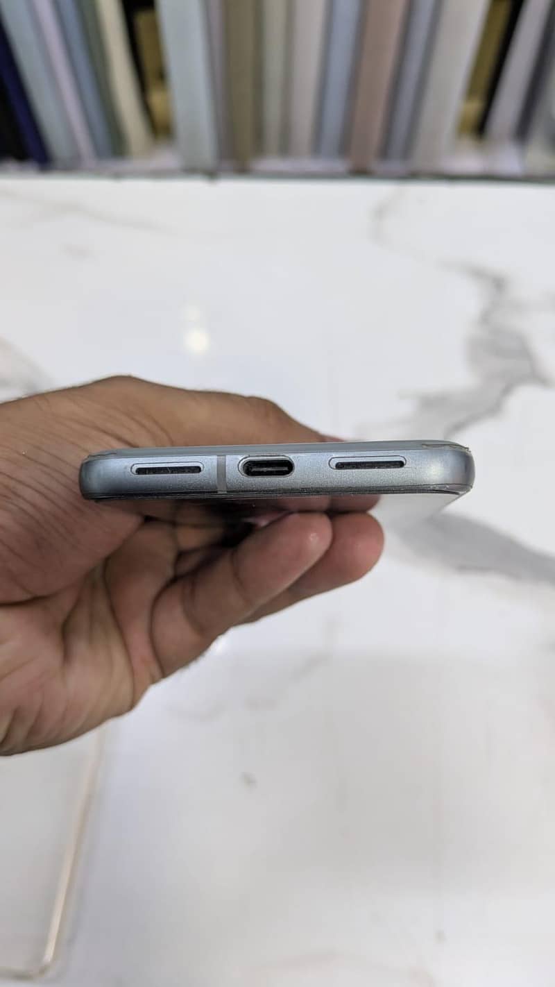 Google Pixel 8 4
