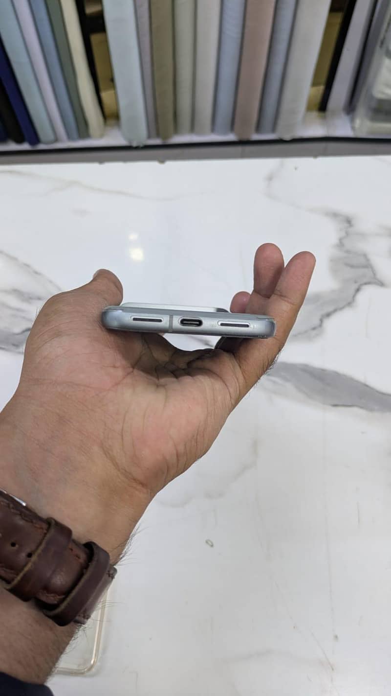 Google Pixel 8 5