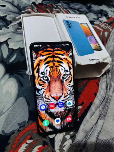 samsung galaxy a32 with completed box 6/128