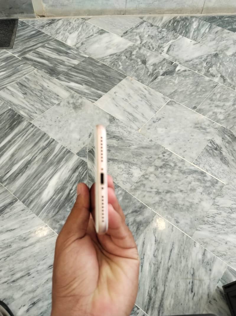 Apple iPhone 7 Plus 2
