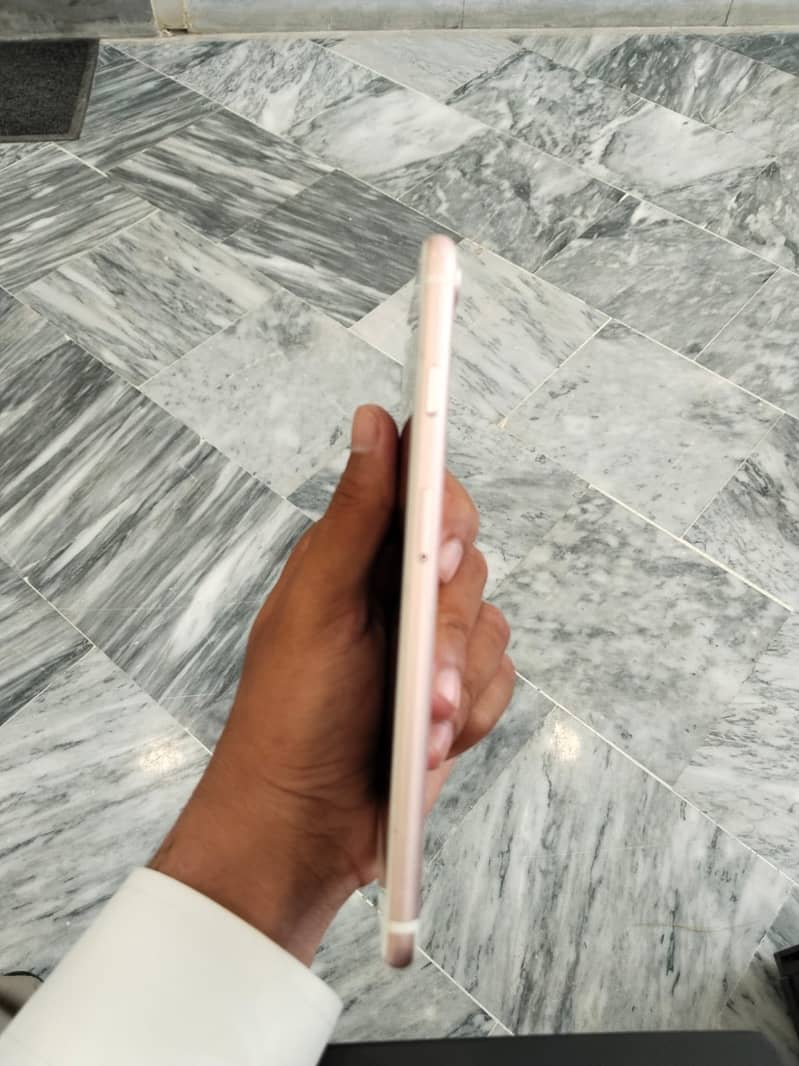 Apple iPhone 7 Plus 3