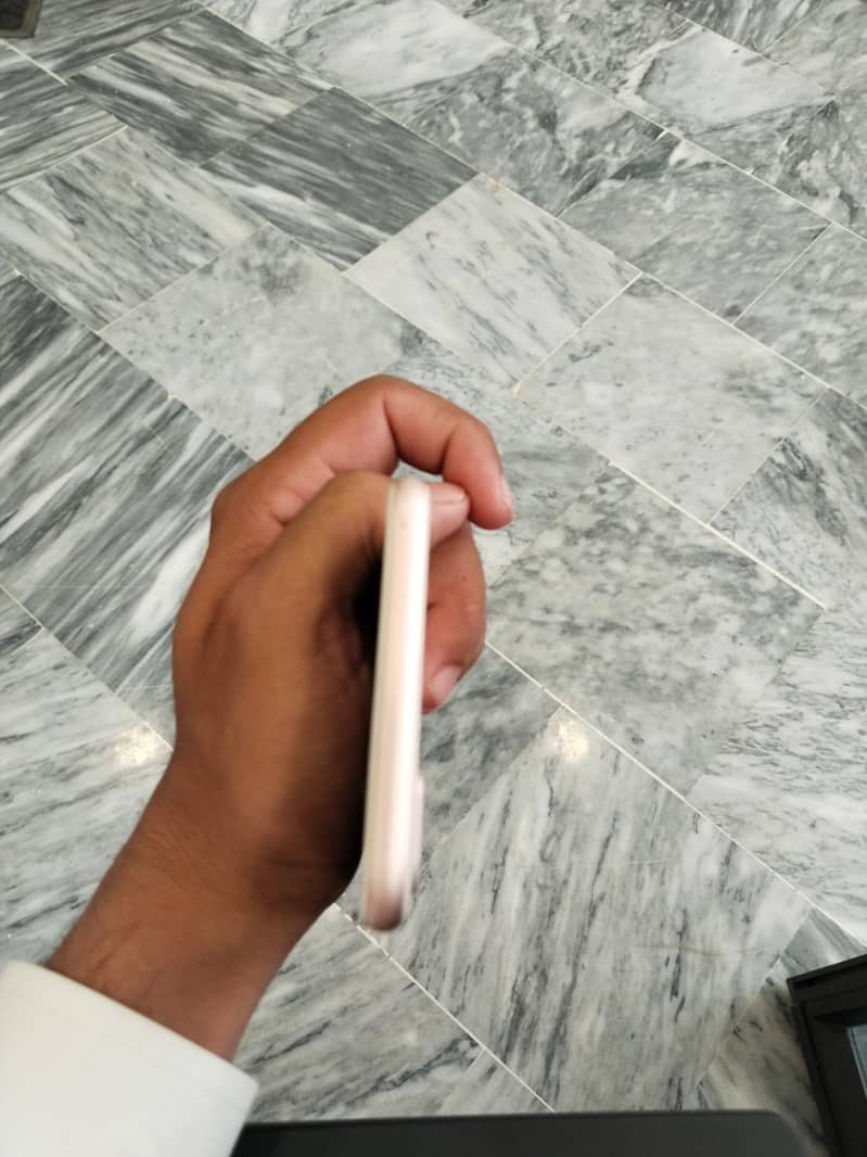 Apple iPhone 7 Plus 4