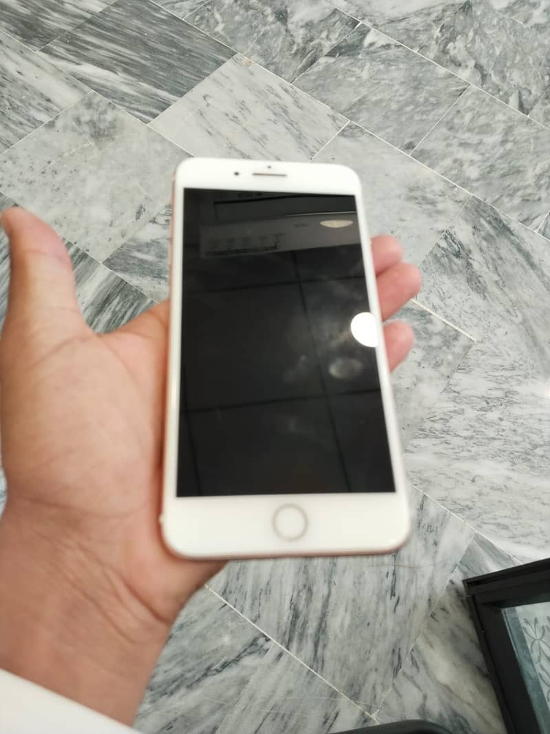 Apple iPhone 7 Plus 5