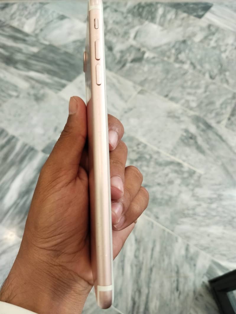 Apple iPhone 7 Plus 6