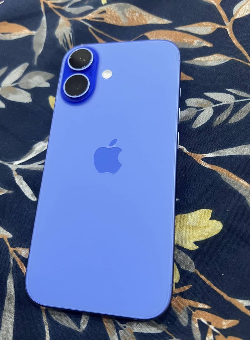 Apple iPhone 16 3