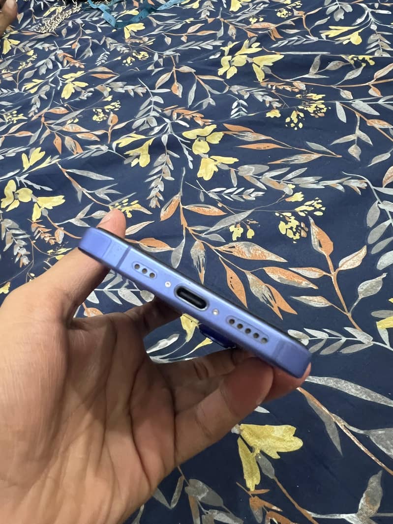 Apple iPhone 16 5