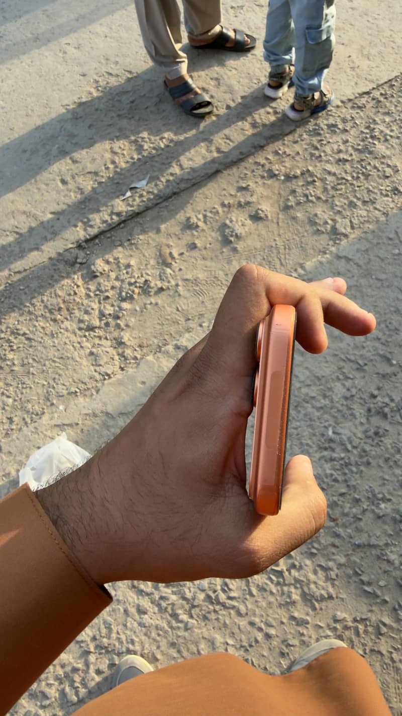 Apple iPhone 17 Pro Max 4
