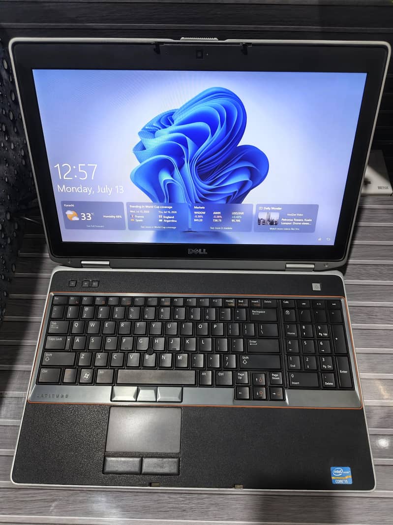 Dell Latitude E6520 0