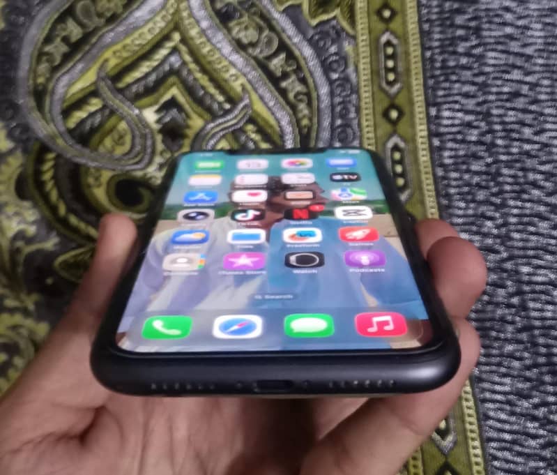 Apple iPhone 11 0