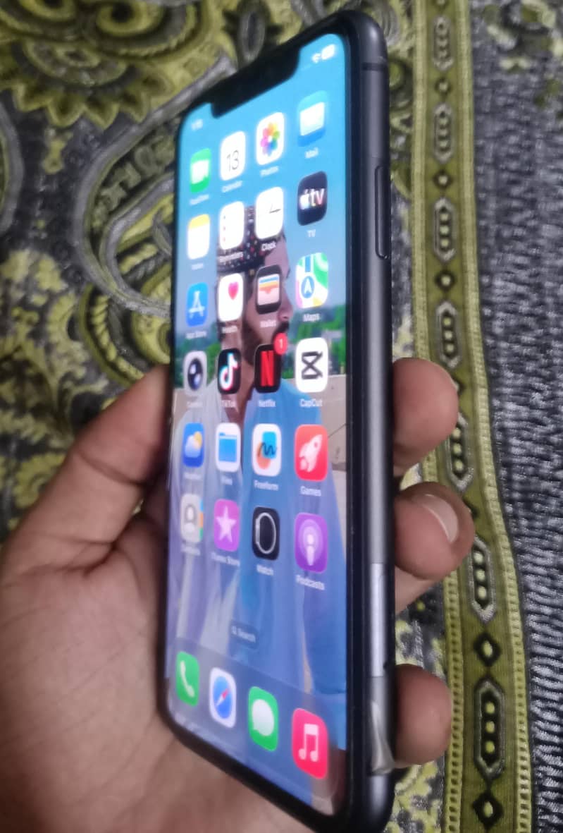 Apple iPhone 11 5