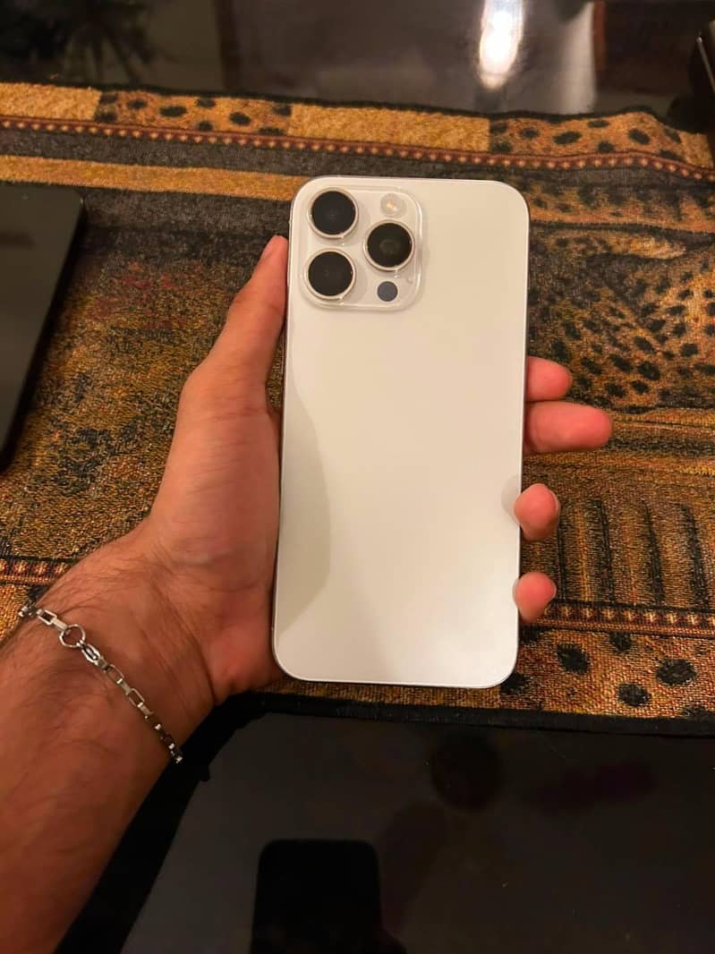 Apple iPhone 15 Pro Max 0