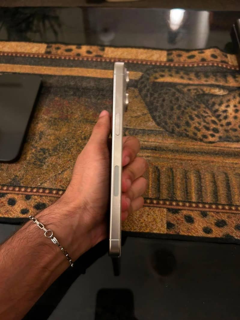Apple iPhone 15 Pro Max 1
