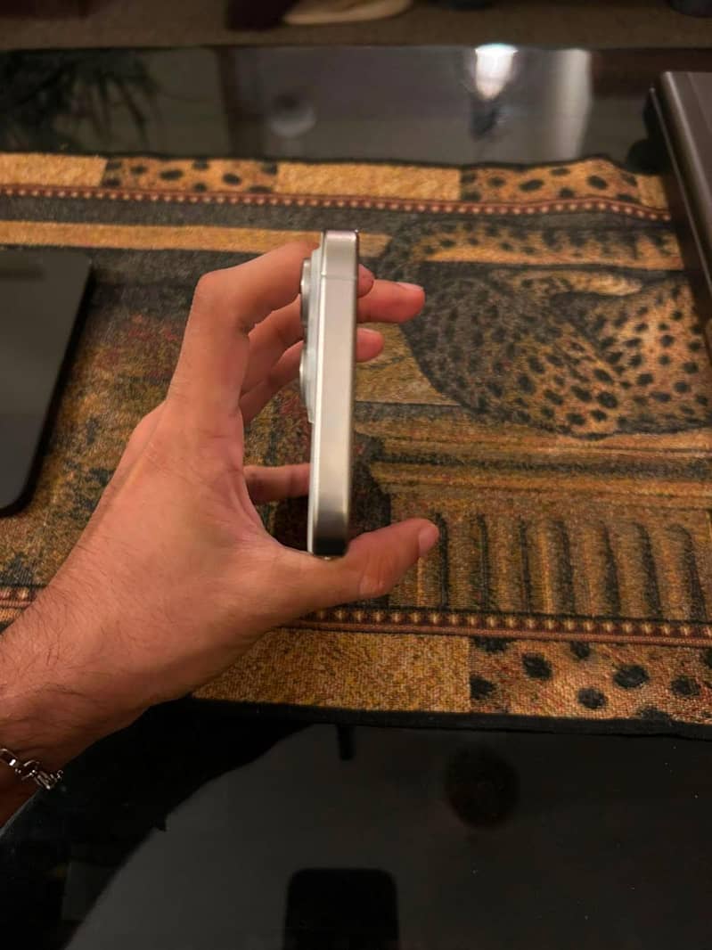 Apple iPhone 15 Pro Max 2