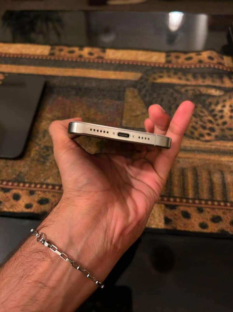Apple iPhone 15 Pro Max 3