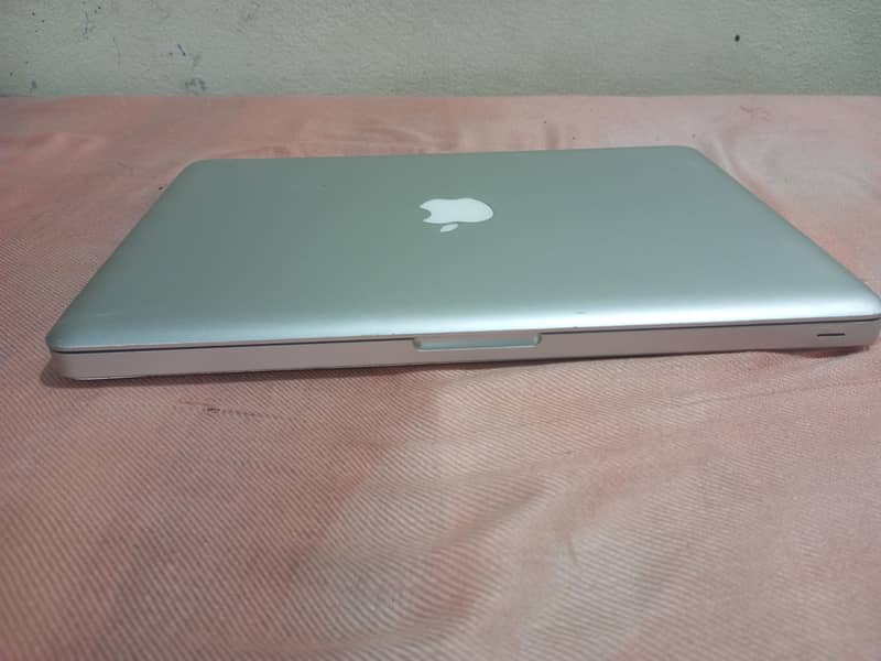 Apple Mac book pro 1