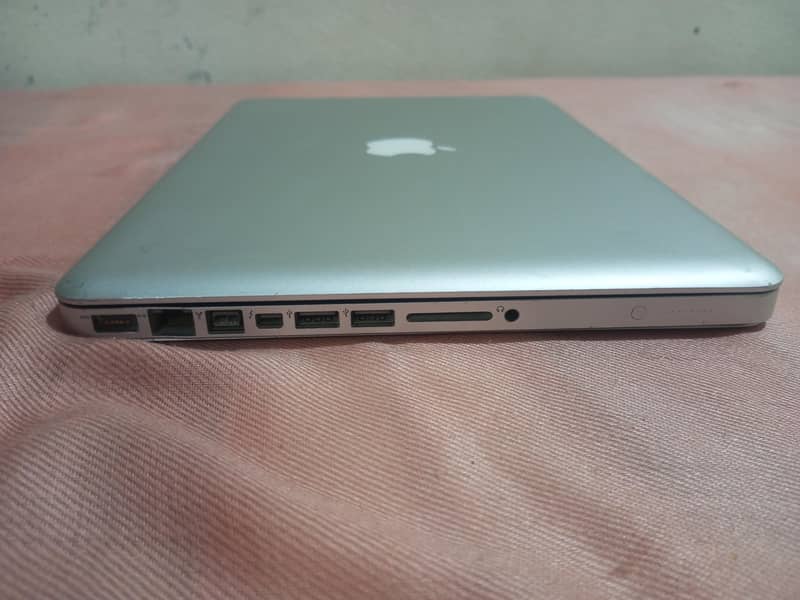 Apple Mac book pro 4