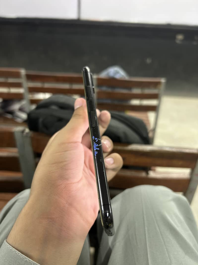 Apple iPhone XS Max 1