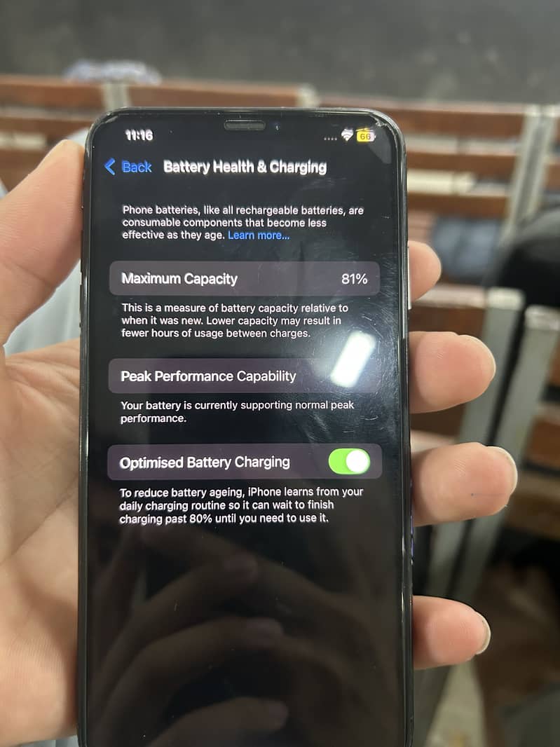 Apple iPhone XS Max 4