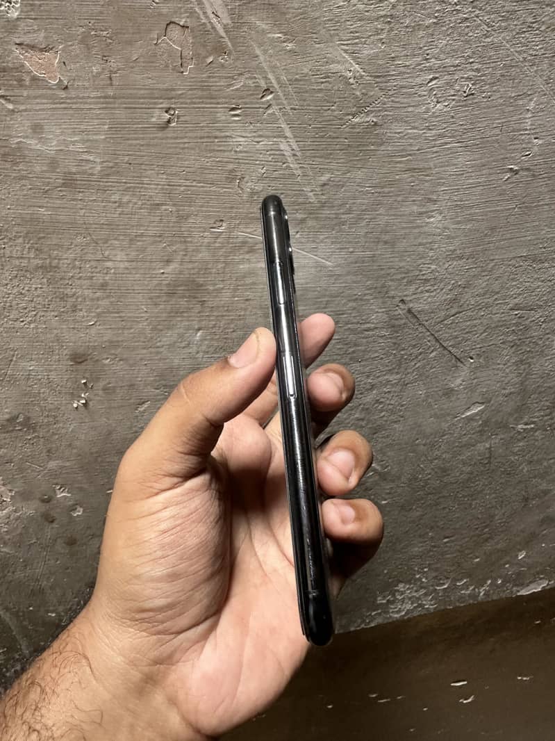 Apple iPhone 11 Pro Max 2