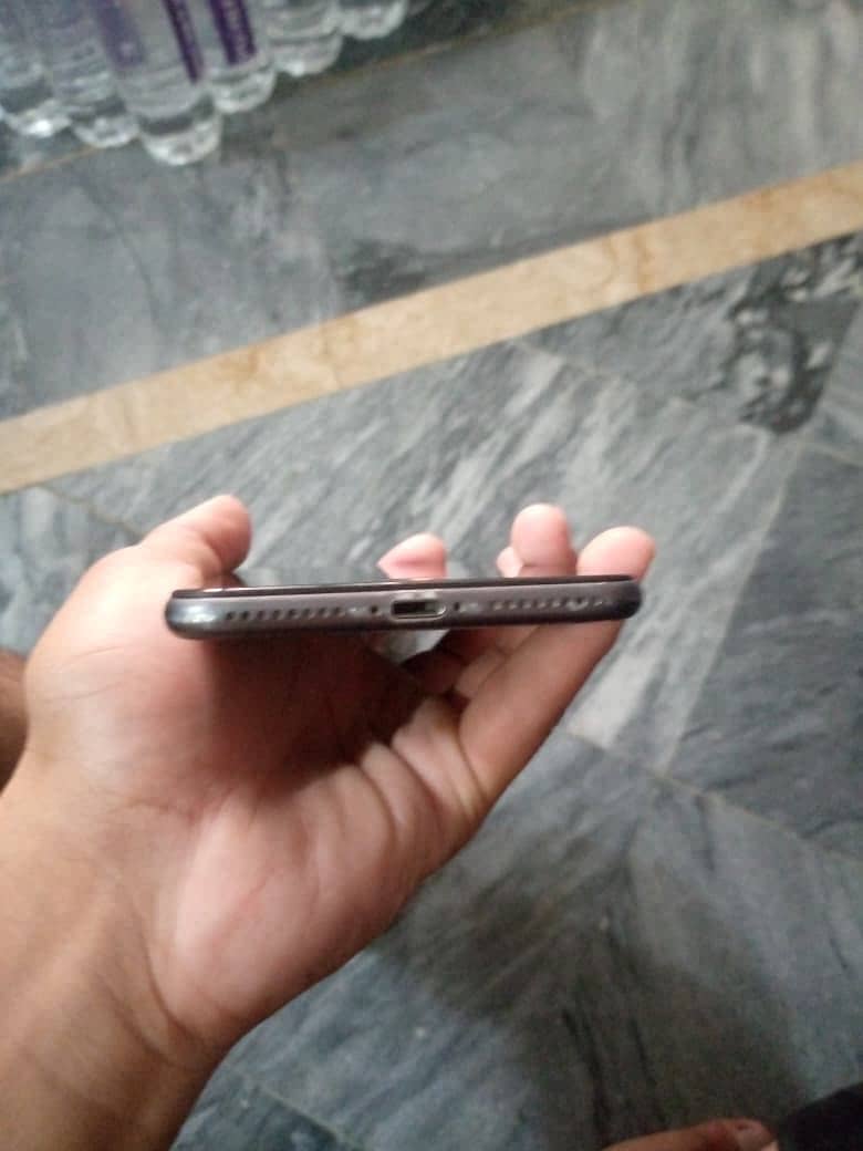Apple iPhone 8 Plus 1