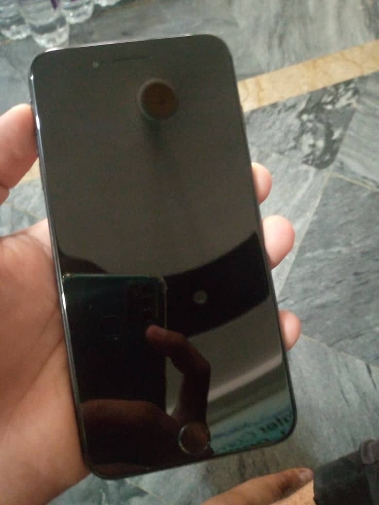 Apple iPhone 8 Plus 2