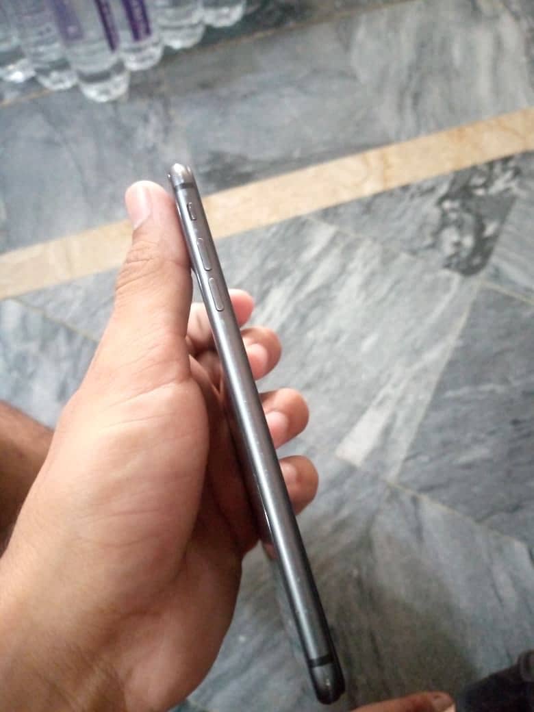 Apple iPhone 8 Plus 4