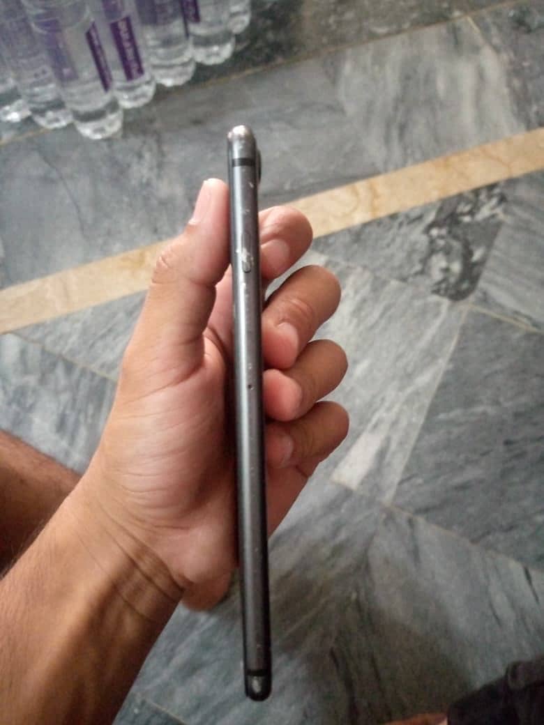 Apple iPhone 8 Plus 5