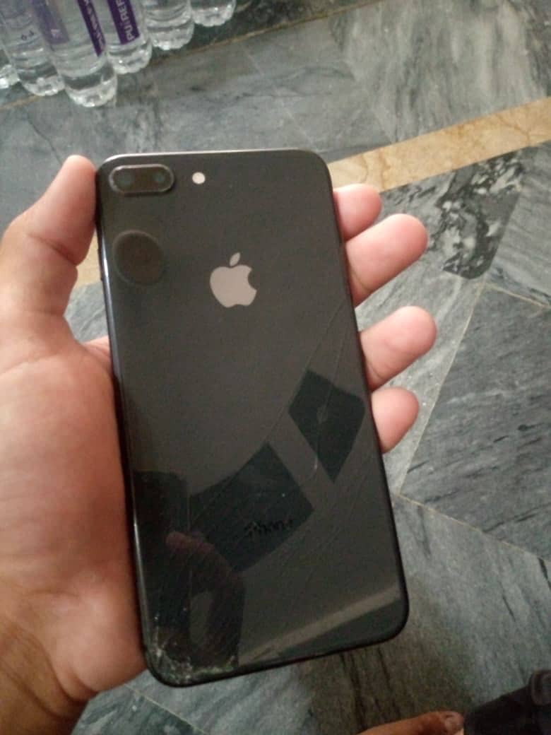 Apple iPhone 8 Plus 6